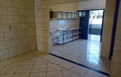 Imagem: A kitnet possui 1 Dormitório, 1 Banheiro, 2 Vagas na garagem