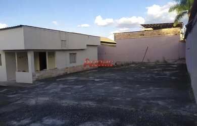 Imagem: A casa possui 4 Dormitórios, 1 Banheiro, 5 Vagas na garagem