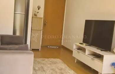 Imagem: O apartamento possui 2 Dormitórios, 1 Banheiro, 1 Vaga na garagem