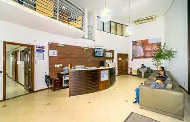 Imagem: O depósito possui 5 Vagas na garagem, 880m² de Área e está