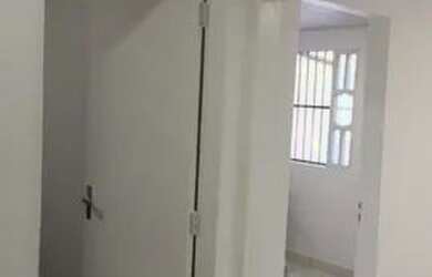 Imagem: A casa possui 2 Dormitórios, 2 Banheiros, 2 Vagas na garagem