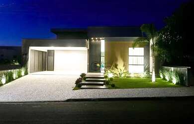 Imagem: A casa em condomínio possui 4 Dormitórios, 5 Banheiros, 4