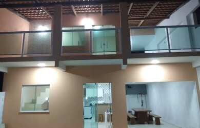 Imagem: A casa possui 3 Dormitórios, 2 Banheiros, 1 Vaga na garagem