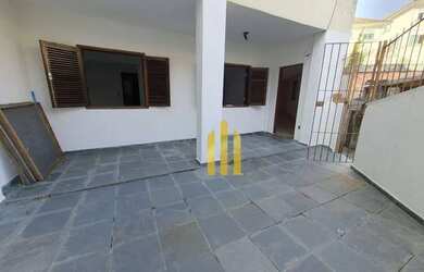 Imagem: A casa possui 3 Dormitórios, 3 Banheiros, 1 Vaga na garagem