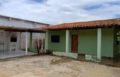 Imagem: A casa possui 2 Dormitórios, 1 Banheiro, 3 Vagas na garagem