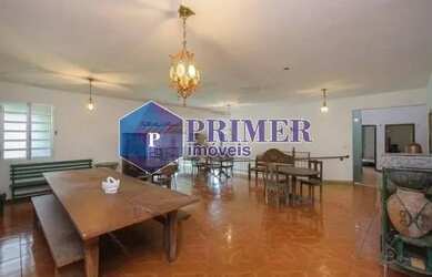 Imagem: A casa possui 5 Dormitórios, 5 Banheiros, 4 Vagas na garagem