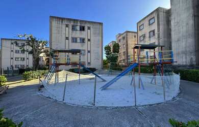 Imagem: O apartamento possui 2 Dormitórios, 1 Banheiro, 1 Vaga na garagem