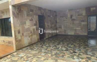 Imagem: A casa possui 3 Dormitórios, 2 Banheiros, 1 Vaga na garagem