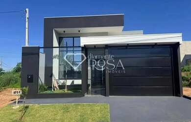 Imagem: A casa possui 2 Dormitórios, 2 Banheiros, 2 Vagas na garagem