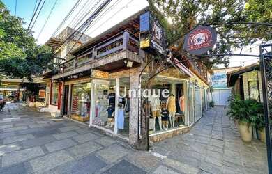 Imagem: A casa possui 4 Dormitórios, 5 Banheiros, 360m² de Área