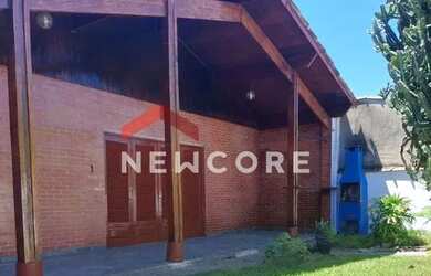 Imagem: A casa possui 3 Dormitórios, 3 Banheiros, 3 Vagas na garagem