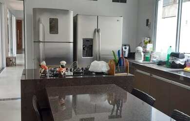 Imagem: A casa em condomínio possui 4 Dormitórios, 4 Banheiros, 4