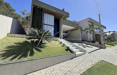 Imagem: A casa em condomínio possui 3 Dormitórios, 3 Banheiros, 4