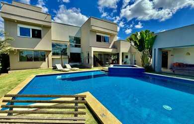 Imagem: A casa em condomínio possui 5 Dormitórios, 5 Banheiros, 5