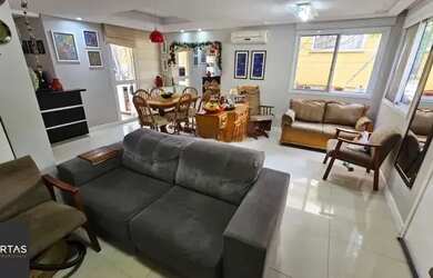 Imagem: A casa em condomínio possui 3 Dormitórios, 2 Banheiros, 4