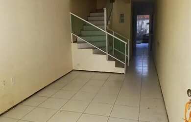 Imagem: A casa possui 2 Dormitórios, 3 Banheiros, 2 Vagas na garagem