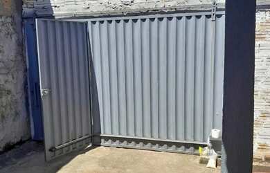 Imagem: A casa possui 2 Dormitórios, 1 Banheiro, 1 Vaga na garagem