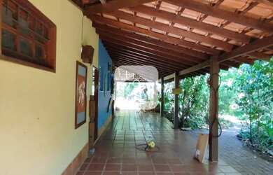 Imagem: A casa possui 4 Dormitórios, 5 Banheiros, 5 Vagas na garagem