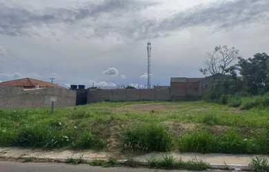 Imagem: O terreno possui 360m² de Área e está localizado em Dom