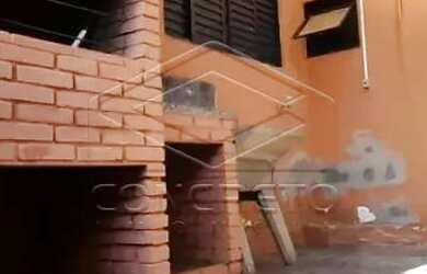 Imagem: A casa possui 1 Dormitório, 1 Banheiro, 1 Vaga na garagem e