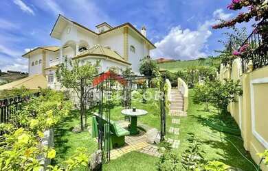 Imagem: A casa em condomínio possui 4 Dormitórios, 5 Banheiros, 5