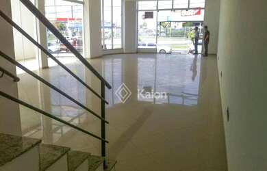 Imagem: O depósito para alugar possui 5 Vagas na garagem e 250m² de