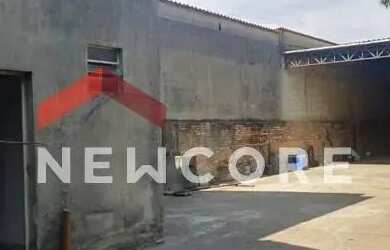 Imagem: O depósito possui 5 Vagas na garagem, 900m² de Área e está