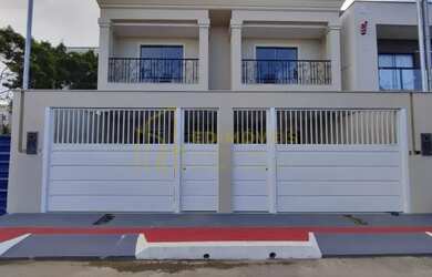 Imagem: A casa possui 3 Dormitórios, 2 Banheiros, 2 Vagas na garagem