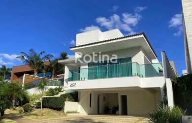 Imagem: A casa em condomínio possui 5 Dormitórios, 5 Banheiros, 4