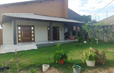 Imagem: A casa possui 3 Dormitórios, 4 Banheiros, 3 Vagas na garagem