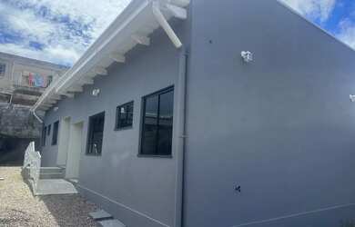 Imagem: O apartamento possui 2 Dormitórios, 1 Banheiro, 4 Vagas na