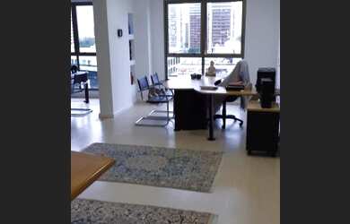 Imagem: O depósito possui 2 Vagas na garagem e 70m² de Área e está