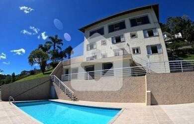 Imagem: A casa possui 5 Dormitórios, 1 Banheiro, 5 Vagas na garagem