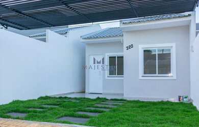 Imagem: A casa possui 2 Dormitórios, 1 Banheiro, 2 Vagas na garagem