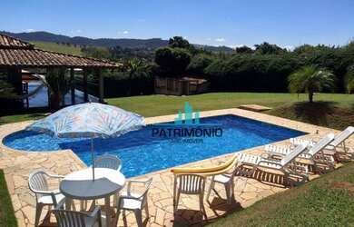 Imagem: A casa possui 2 Dormitórios, 2 Banheiros, 5 Vagas na garagem