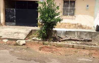 Imagem: A casa possui 4 Dormitórios, 1 Banheiro, 1 Vaga na garagem