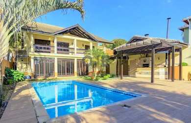 Imagem: A casa em condomínio possui 4 Dormitórios, 3 Banheiros, 5