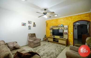 Imagem: A casa possui 4 Dormitórios, 3 Banheiros, 2 Vagas na garagem