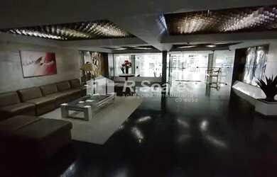 Imagem: O apartamento possui 4 Dormitórios, 3 Banheiros, 4 Vagas na