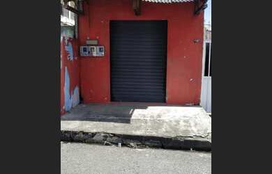 Imagem: A casa possui 3 Dormitórios, 1 Banheiro, 1 Vaga na garagem