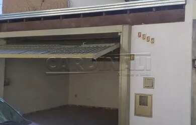 Imagem: A casa possui 2 Dormitórios, 1 Banheiro, 1 Vaga na garagem