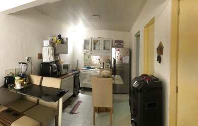 Imagem: A casa possui 2 Dormitórios, 1 Banheiro e está localizado