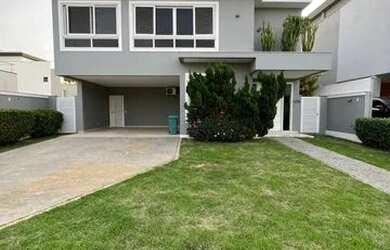 Imagem: A casa em condomínio possui 4 Dormitórios, 1 Banheiro, 3 Vagas