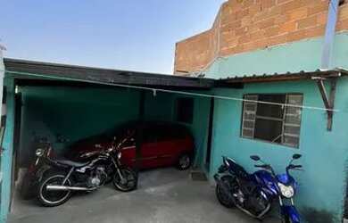 Imagem: A casa possui 1 Dormitório, 1 Banheiro, 2 Vagas na garagem