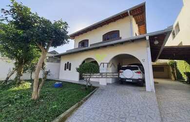 Imagem: A casa possui 4 Dormitórios, 4 Banheiros, 5 Vagas na garagem