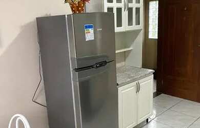 Imagem: A casa possui 2 Dormitórios, 1 Banheiro, 1 Vaga na garagem