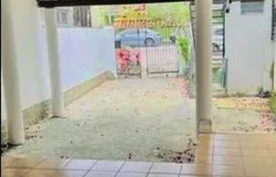 Imagem: A casa possui 3 Dormitórios, 3 Banheiros, 2 Vagas na garagem