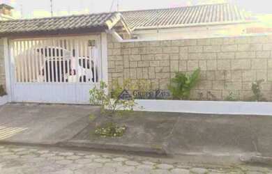 Imagem: A casa possui 3 Dormitórios, 3 Banheiros, 2 Vagas na garagem