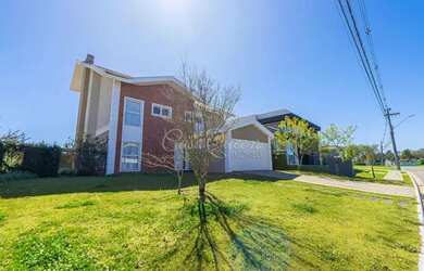 Imagem: A casa em condomínio possui 4 Dormitórios, 5 Banheiros, 2