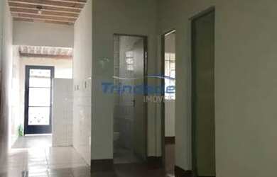 Imagem: A casa possui 2 Dormitórios, 1 Banheiro, 2 Vagas na garagem